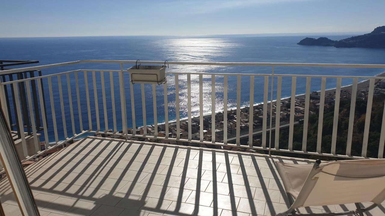Apartamento Casa Vacanze Mamma Angela Letojanni Exterior foto
